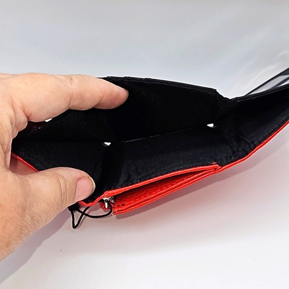 MUNDI Anna RFID trifold red wallet NWT - Picture 8 of 11